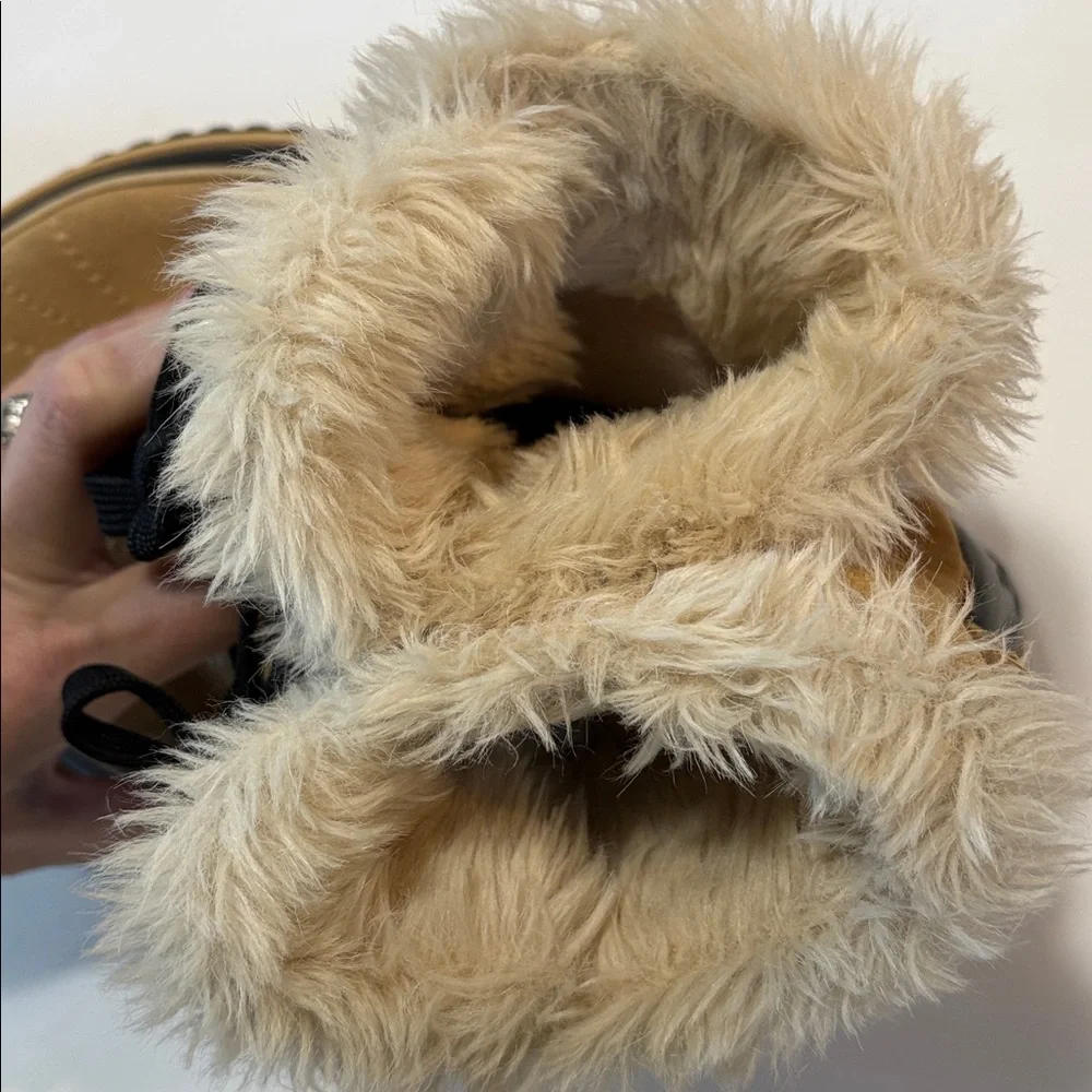 Sorel Tan Tívoli II Winter/Snow Boots. Women’s 7.